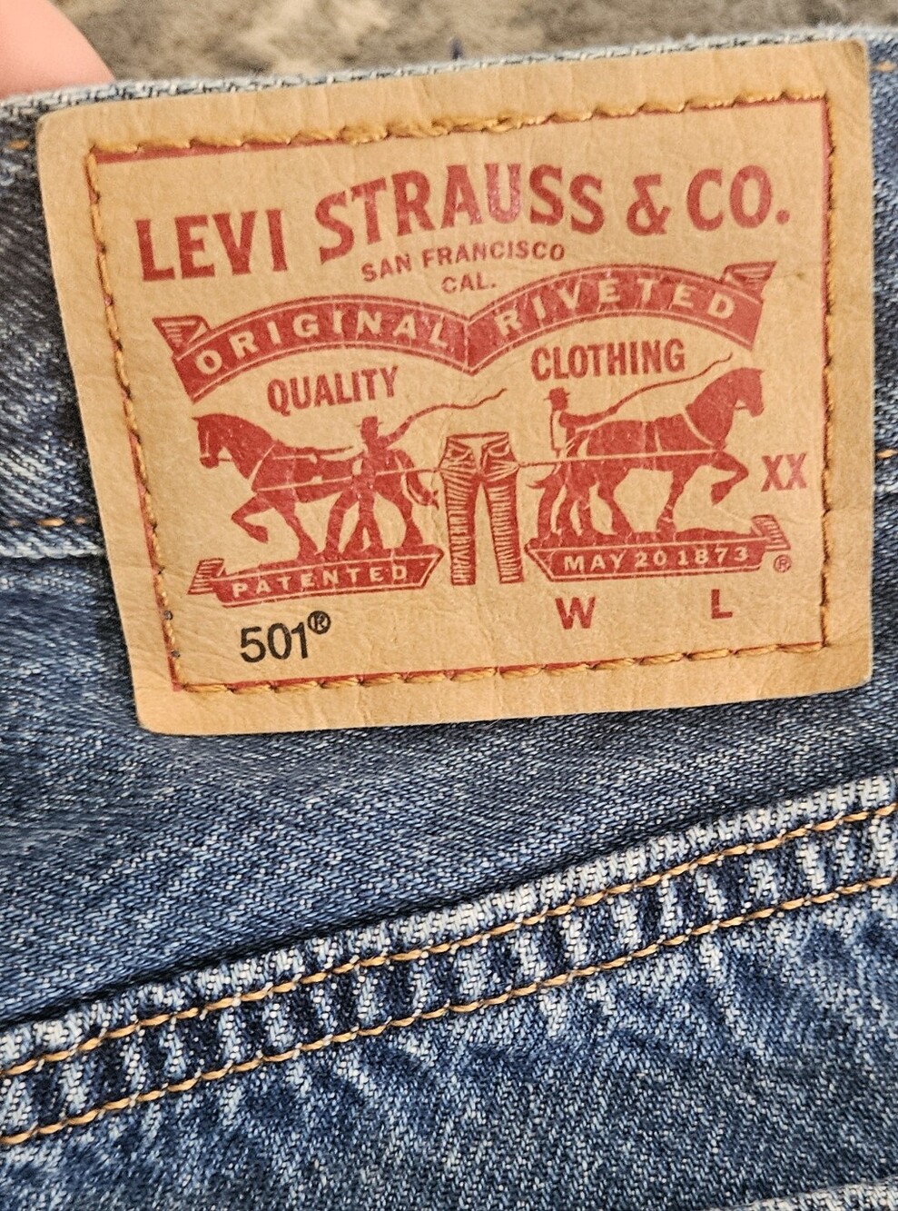 Levis 501 Cropped Shorts Distressed Cheeky - Picture 2 of 4